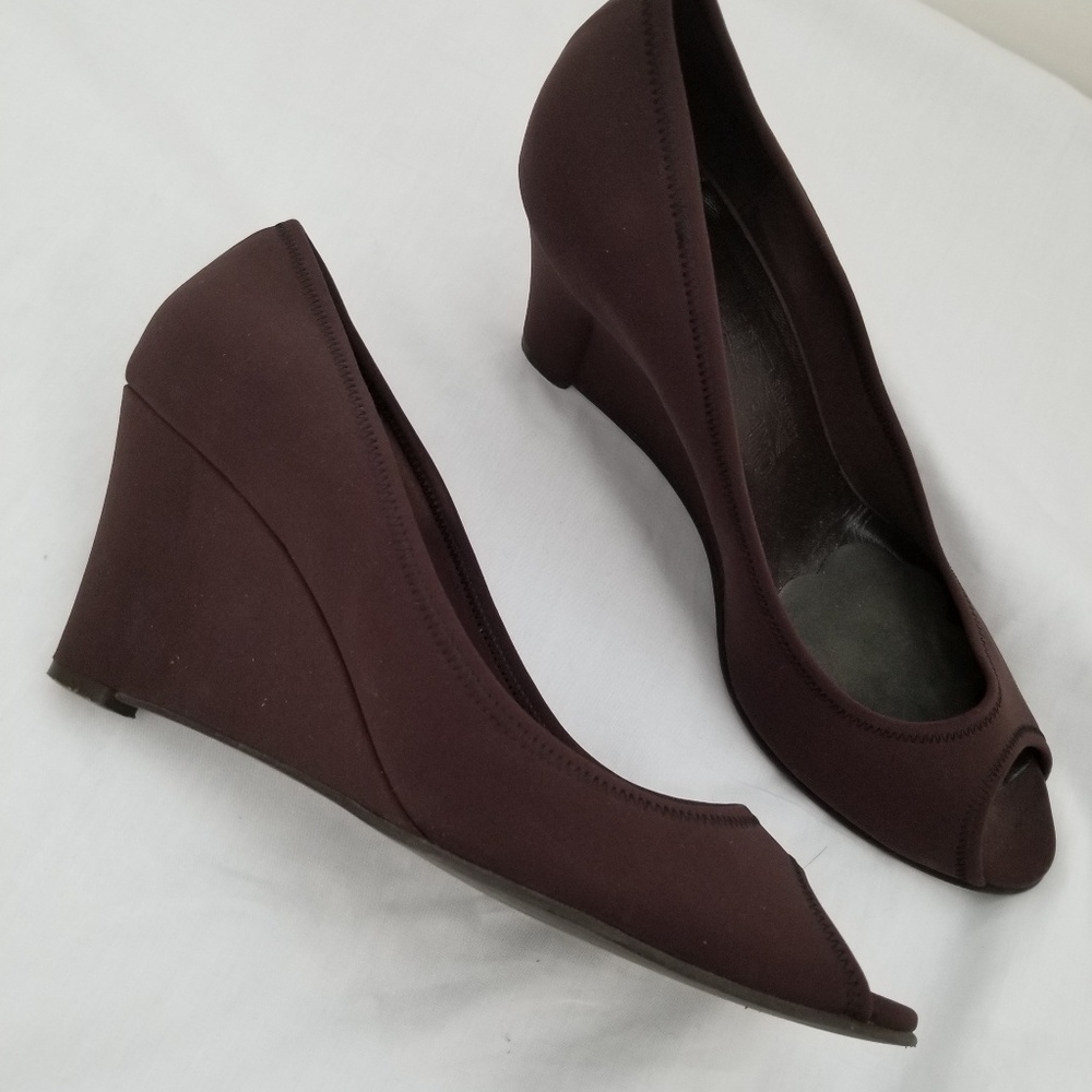 Gorgeous Ferragamo fabric peep toe chocolate wedge